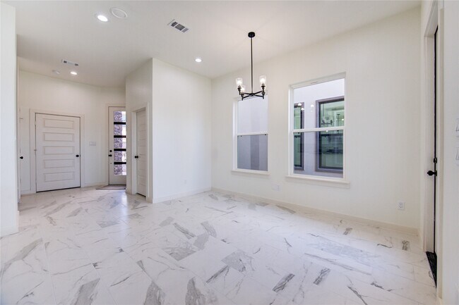 Building Photo - 2919 El Fenice Ln