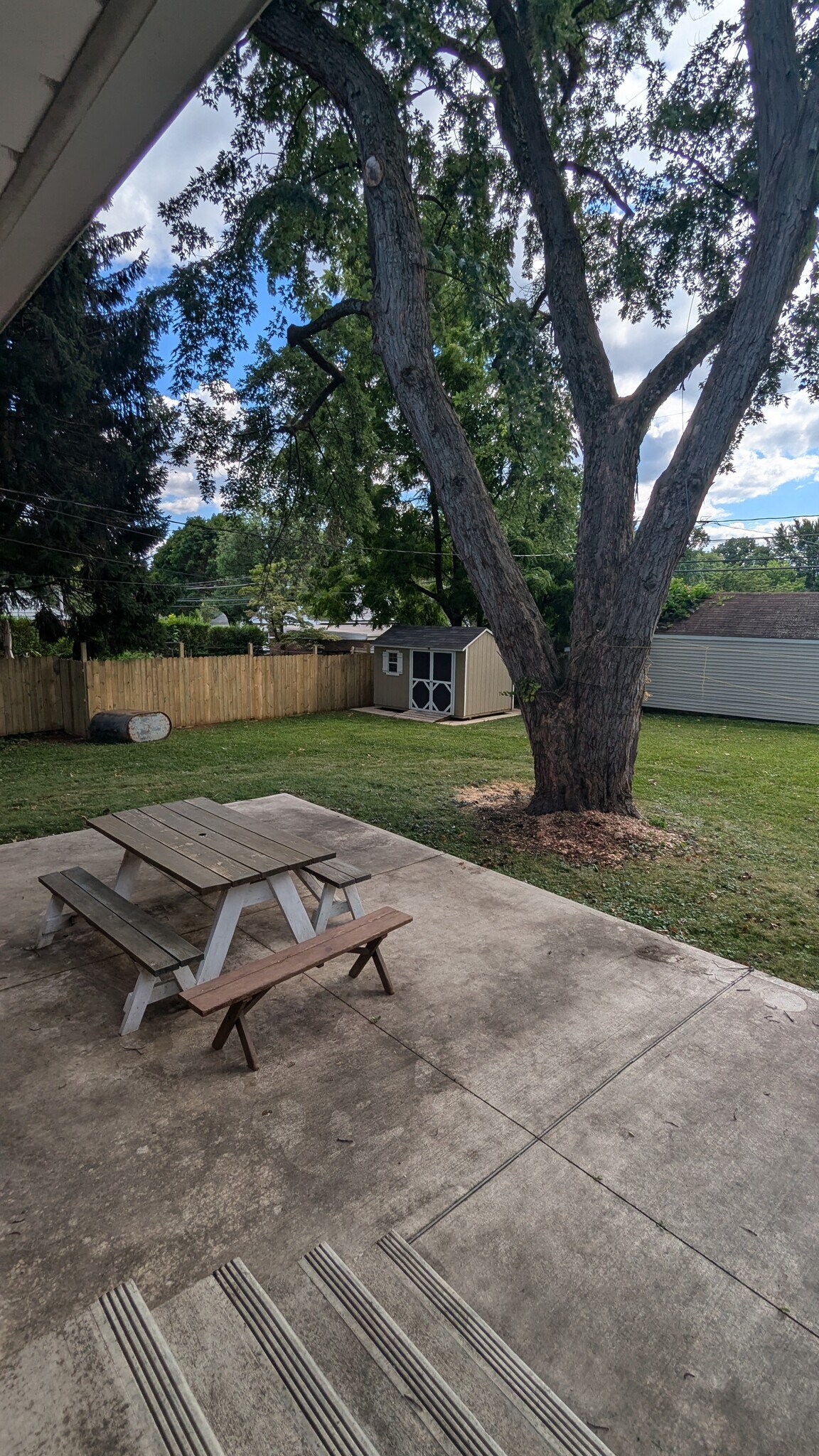 Building Photo - 1220 N Cedar Crest Blvd