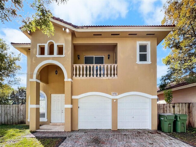 Primary Photo - 1736 NE 9th Dr