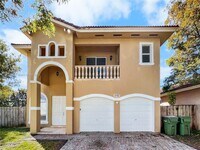 Building Photo - 1736 NE 9th Dr