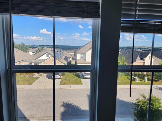 Building Photo - 712 Pinnacle View Dr