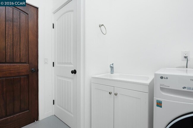 Building Photo - 3898 Happy Valley Rd