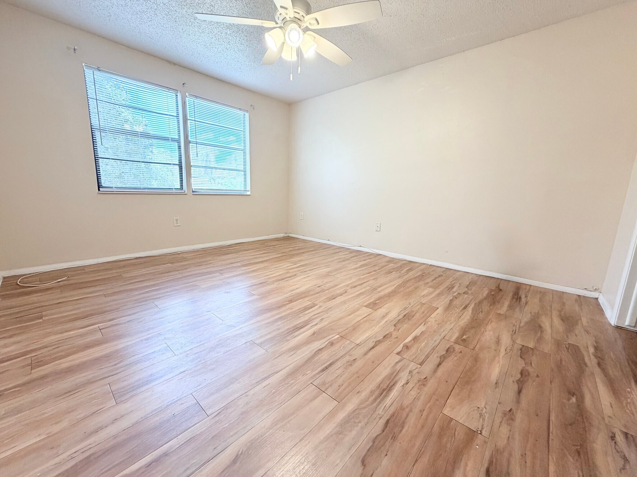 Building Photo - 129 Camphor Cir