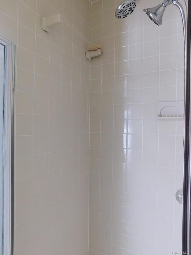 Building Photo - 729 Hewitt Ln