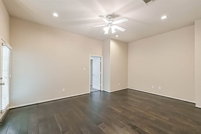 Building Photo - 5453 Fairdale Ln