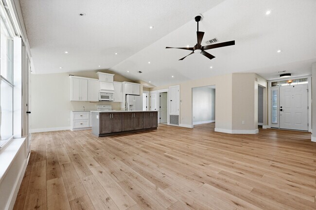 Building Photo - 4881 Traxx St