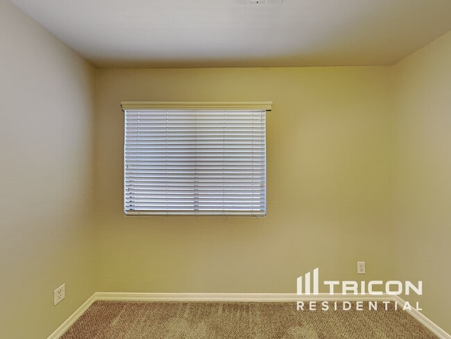 Building Photo - 42780 W Wild Horse Trail