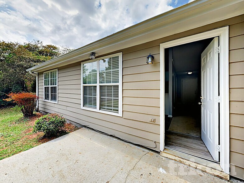 Building Photo - 1185 Mercury Dr SE