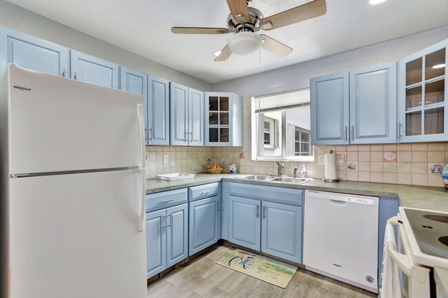 Building Photo - 999 N Riverside Dr