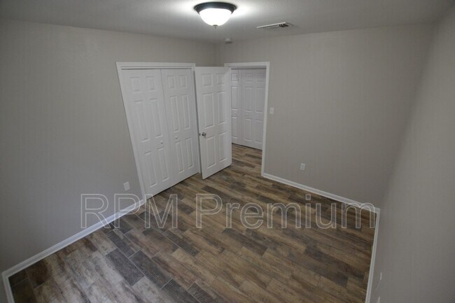 Building Photo - 5157 Cumberland Cove Dr