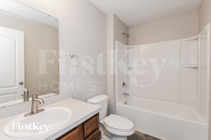 Building Photo - 1958 Tyson Lake Dr