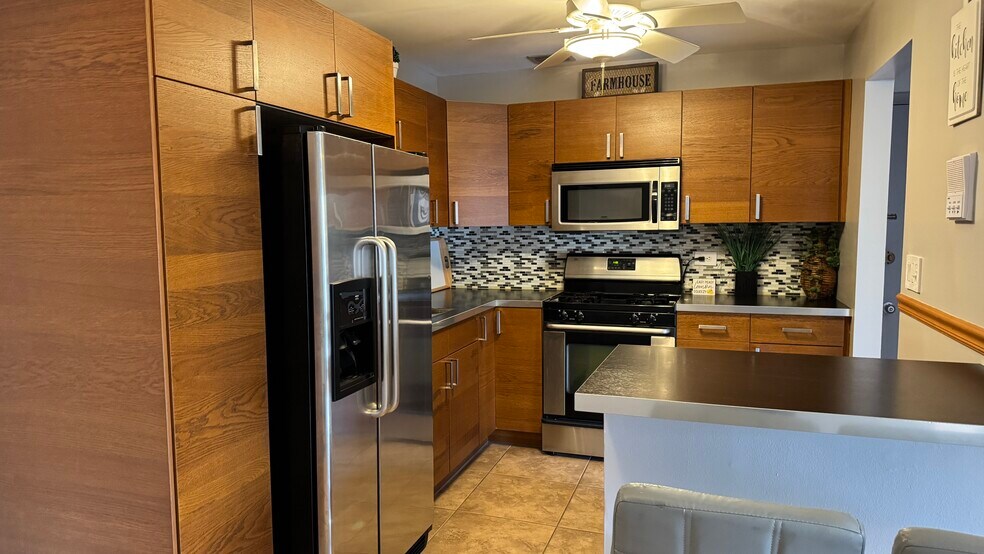 Primary Photo - 9S070 Lake Dr