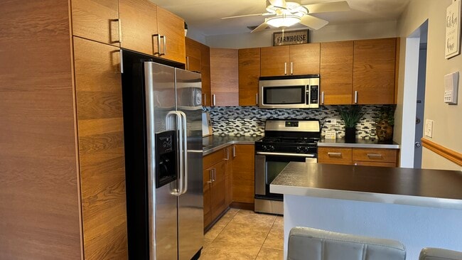 Building Photo - 9S070 Lake Dr