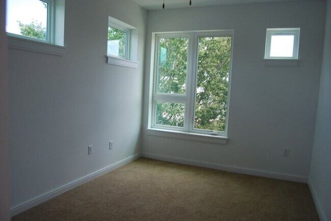 Building Photo - 1109 Porter St