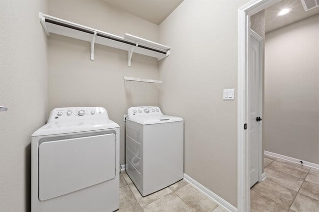 Building Photo - 209 Rock Vista Run