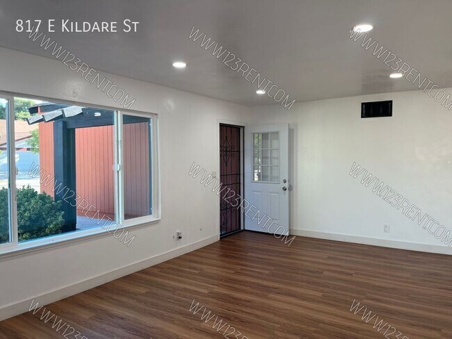 Building Photo - 817 E Kildare St
