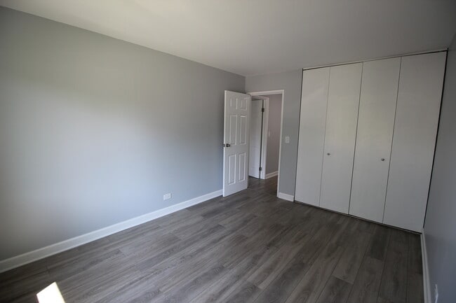 Building Photo - 3018 Roberts Dr