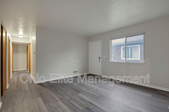 Building Photo - 2460 Hiawatha St