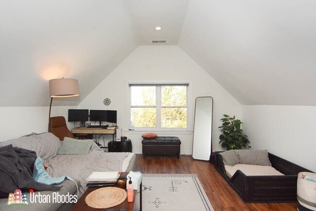 Building Photo - 3031 N Hamlin Ave