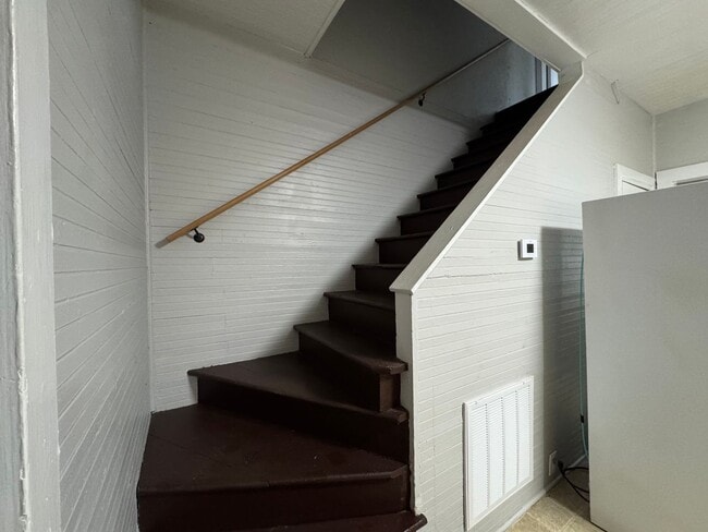 Building Photo - 2 Bedrooms- 1 Bathroom- Apartment in Lindale!