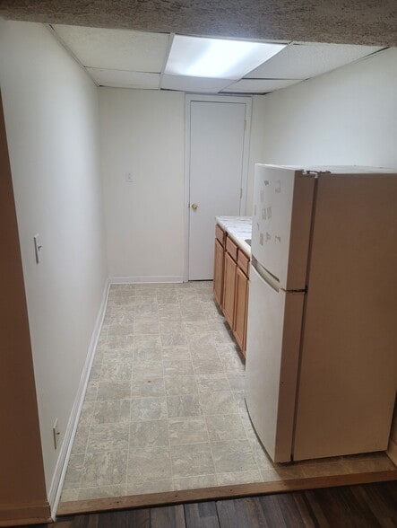 Basement wetbar - 1252 Castine Ct