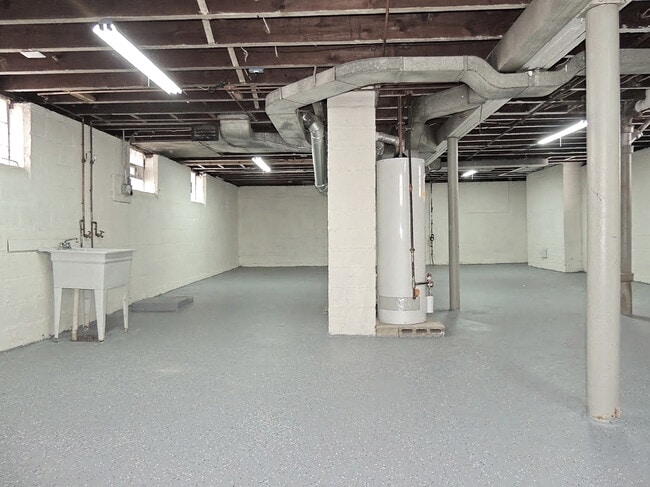 Building Photo - 4 Bed - 2 Full Bath Cape Cod for Rent in S...
