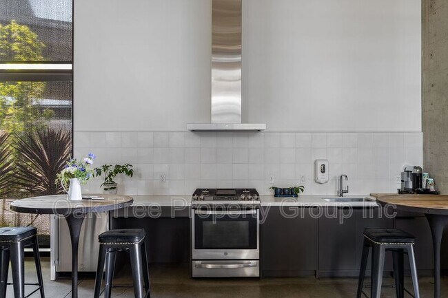 Building Photo - 532 Union St