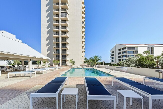 Building Photo - 4200 N Ocean Dr