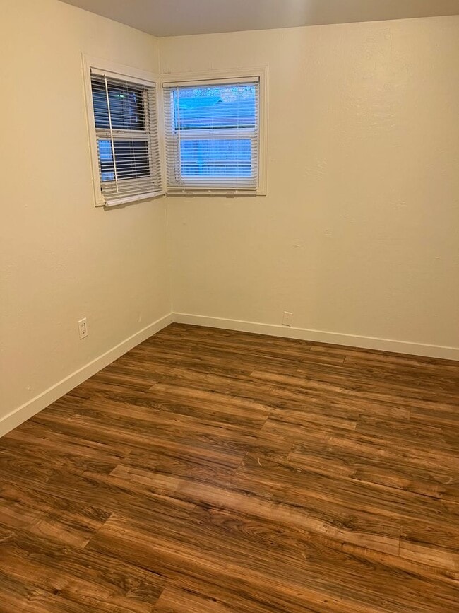 Building Photo - 3BED 2.5BATH HOME NEAR DOWNTOWN