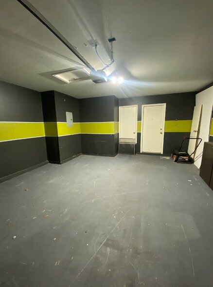 Building Photo - 1214 Champion Dr