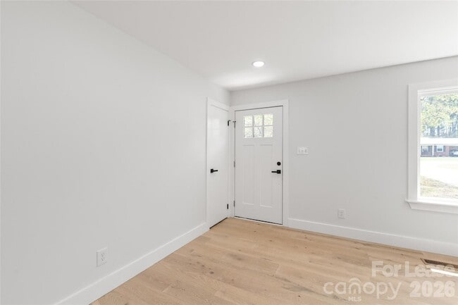 Building Photo - 1315 Vickie Ln