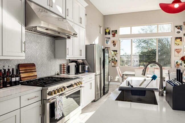 Building Photo - 7611 E Camino Vivaz