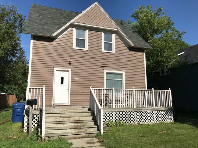 Primary Photo - 409/411 S Maple
