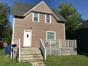 Building Photo - 409/411 S Maple