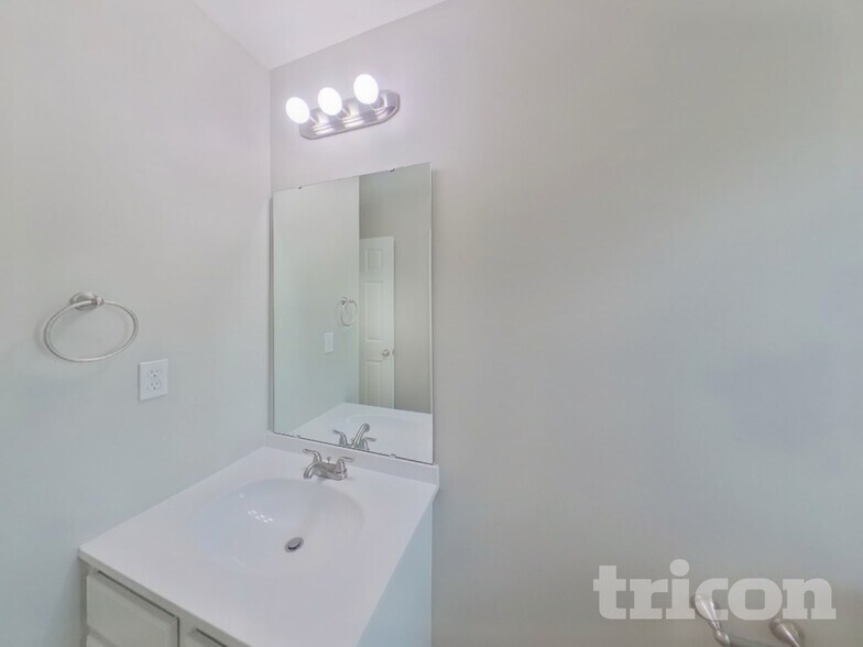 Building Photo - 11019 Kinnairds St