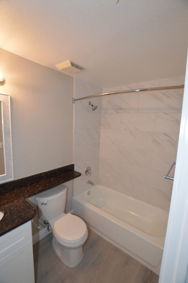 Building Photo - Meridian Unfurnished 2 Bd / 2 Ba Luxury Co...