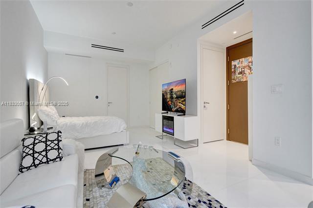 Building Photo - 300 Biscayne Boulevard Way