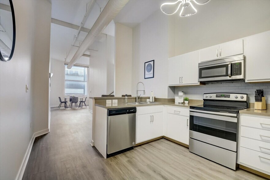 Building Photo - 50 N Illinois St