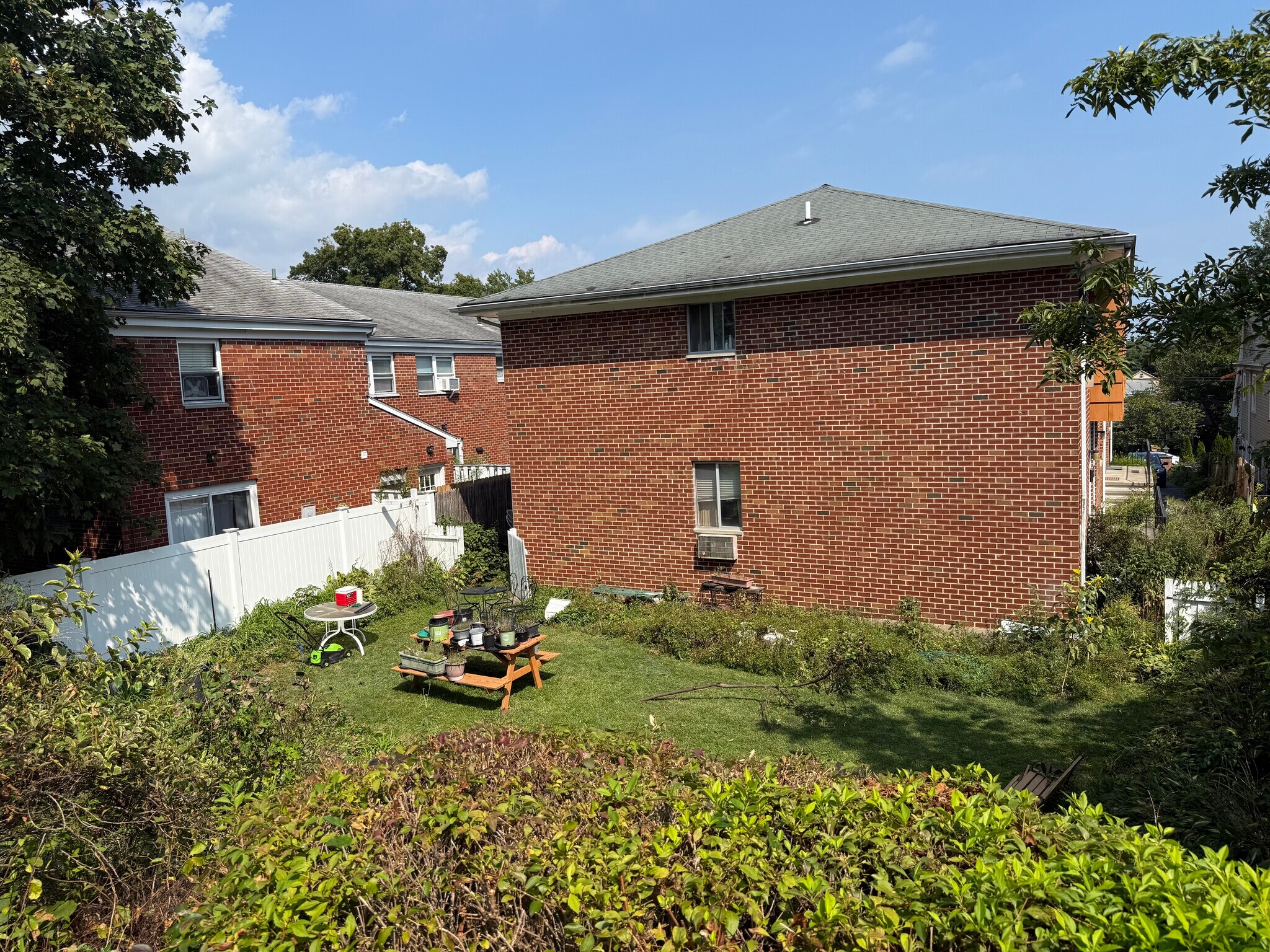 Building Photo - 79 Webb Ave
