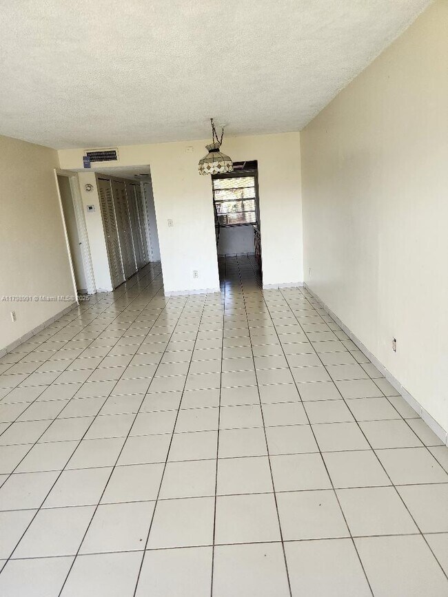 Building Photo - 3120 N Pine Island Rd