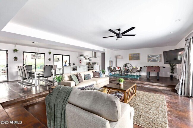 Building Photo - 5002 N 38th Pl