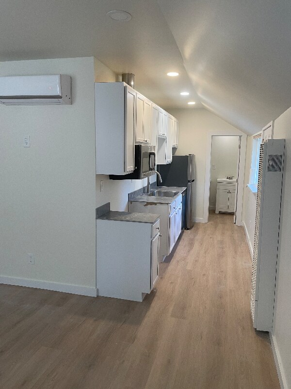 Building Photo - 932 Bross St