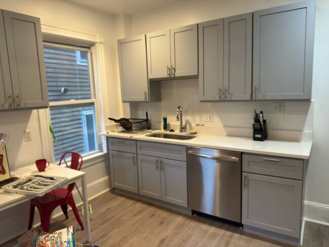 Building Photo - Spacious 4-Bedroom in Mission Hill | In-Unit Laundry | Available 9/1