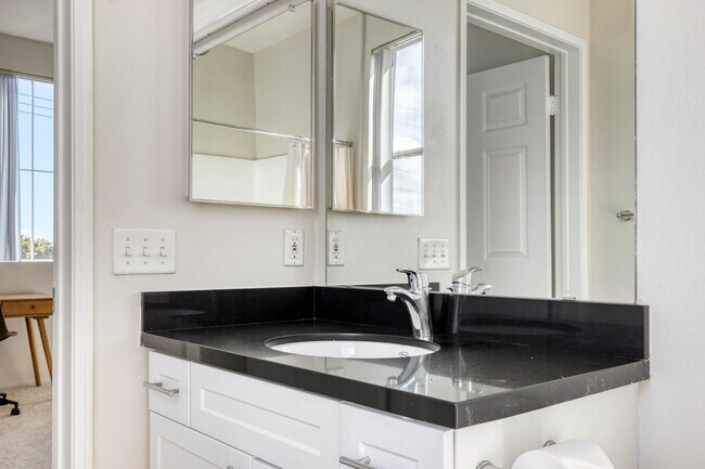 Building Photo - 1561 S Barrington Ave