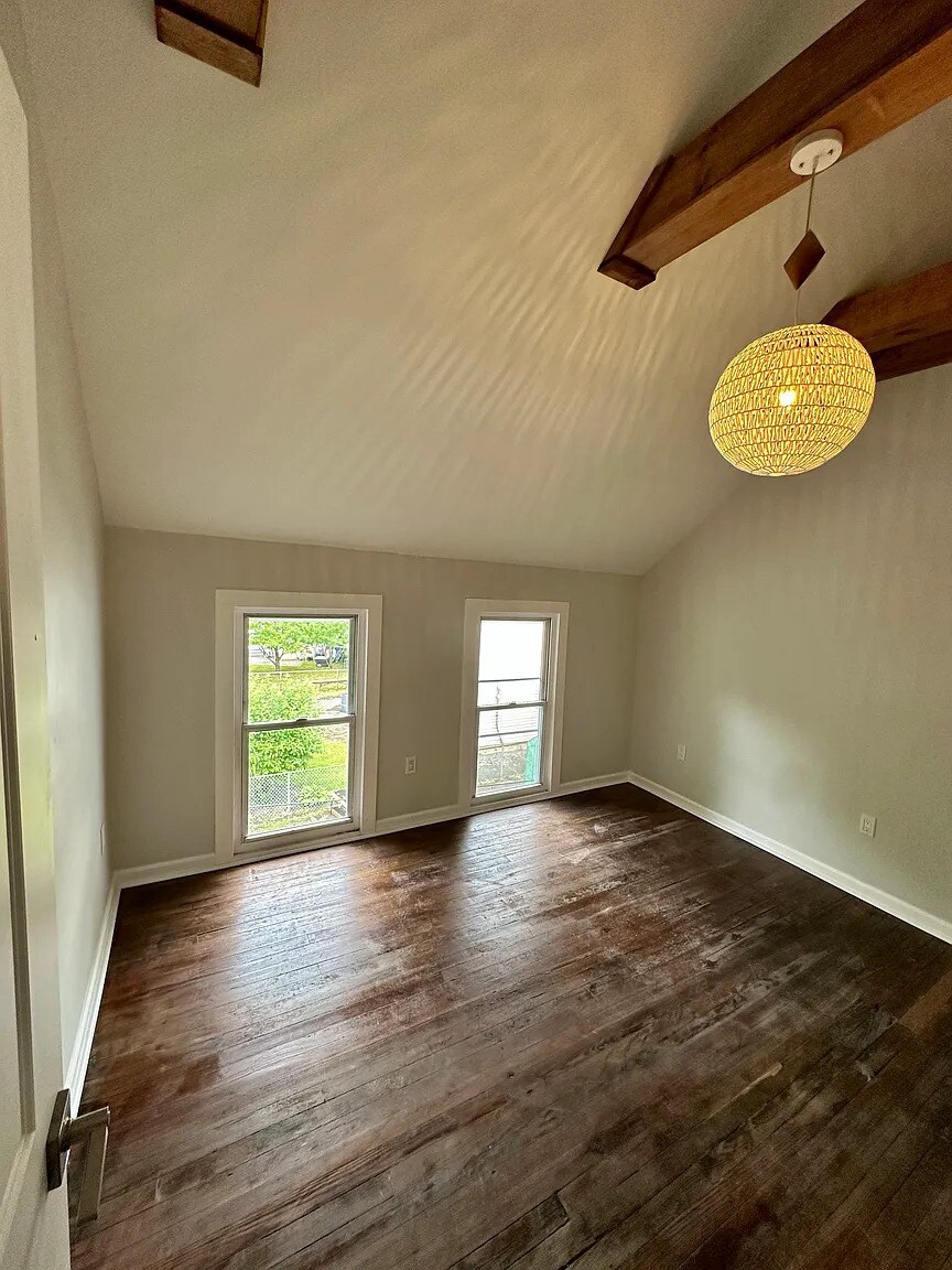 Building Photo - 1619 Starkweather Ave