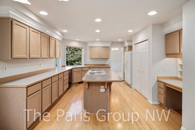 Building Photo - Extraordinary 3463sf Newcastle Home * Amazing Outdoor Spaces * A/C