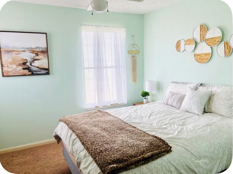 Building Photo - 402 14th St