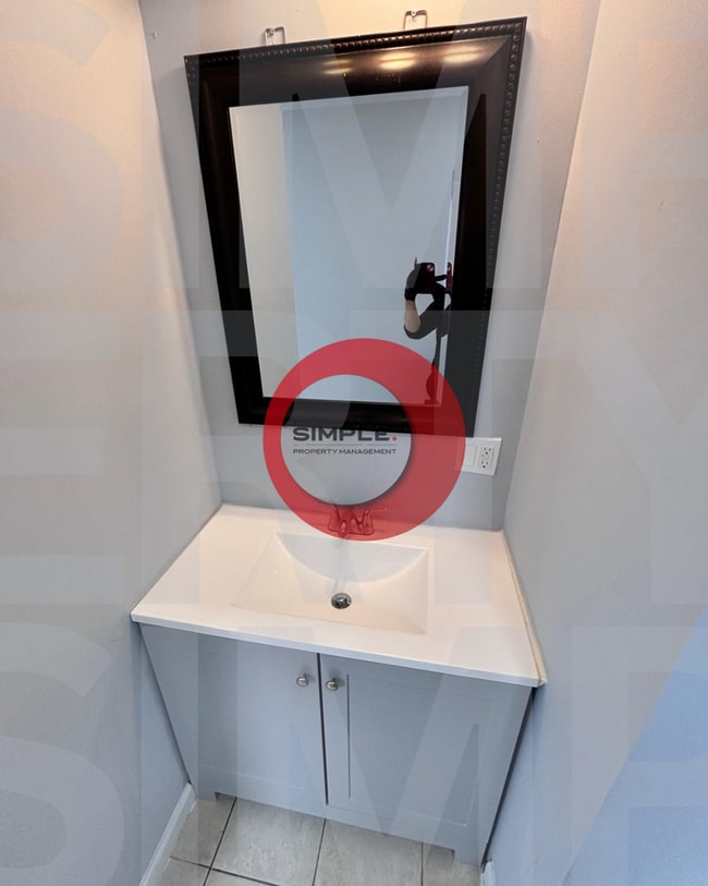 Building Photo - 113 W Elm St