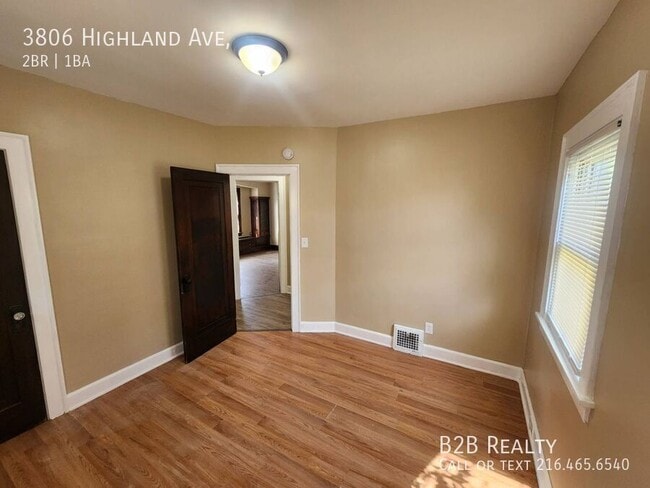 Building Photo - 3806 Highland Rd
