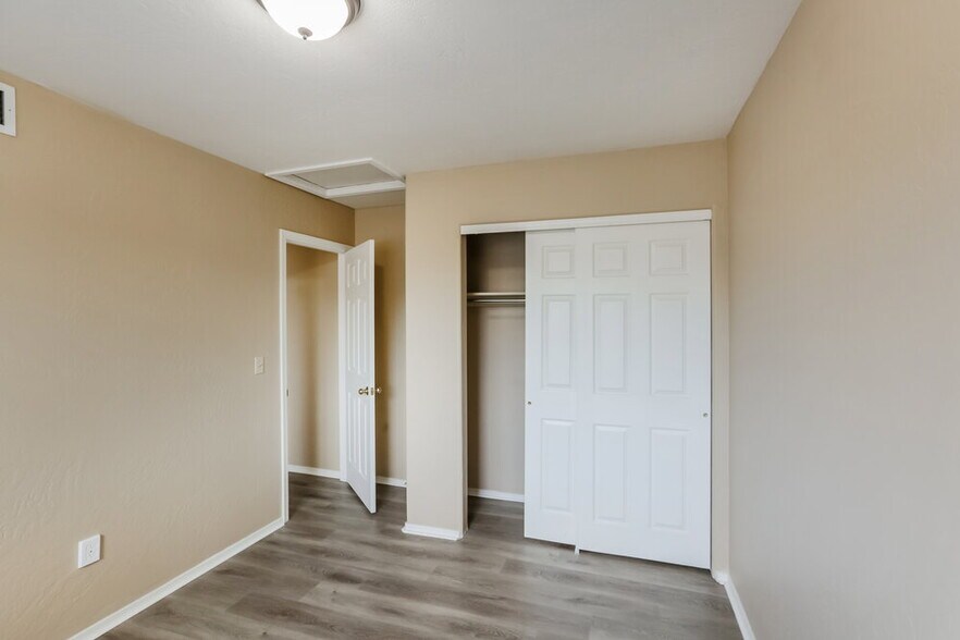 Building Photo - 5160 W Saragosa St